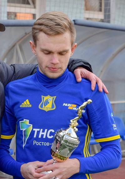 Роман Петров - обладатель приза «Лучшего игрока матча», учрежденного областной «Федерацией футбола» по итогам матча двадцать второго тура молодежного Первенства России между «Ростовом» и «Зенита»
